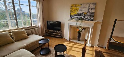 Elegant 1-Bed Flat • Sleeps 5 • NW6 • SuperHost - image 13