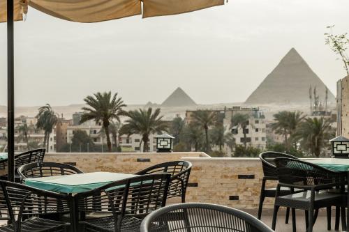 Night Pyramids Inn Hotel - image 4