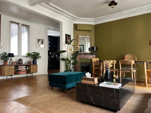 Bel appartement Paris Montmartre, Paris