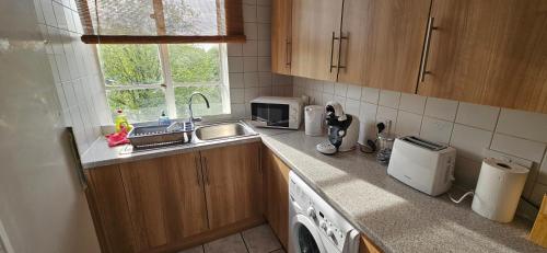 Elegant 1-Bed Flat • Sleeps 5 • NW6 • SuperHost - image 10