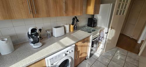 Elegant 1-Bed Flat • Sleeps 5 • NW6 • SuperHost