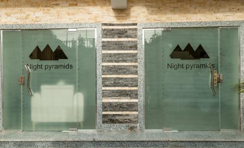 Night Pyramids Inn Hotel - image 2