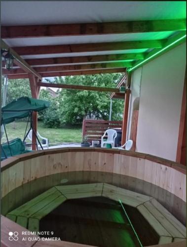 อ่างแช่น้ำร้อน, Gyümölcsös Vendégház, Poroszló, Tisza-tó - Fruit Orchard Guest House, Poroszló, Lake Tisza (Gyumolcsos Vendeghaz, Poroszlo, Tisza-to - Fruit Orchard Guest House, Poroszlo, Lake Tisza) in โปรอสซโล่