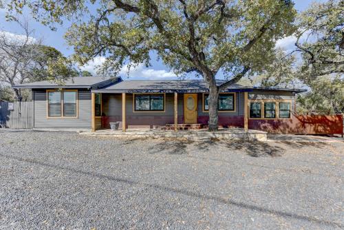 Downtown Studio 2 at Beer Ranch Project Inn in Wimberley, USA