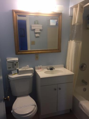 Days Inn by Wyndham Cleveland Lakewood - image 7