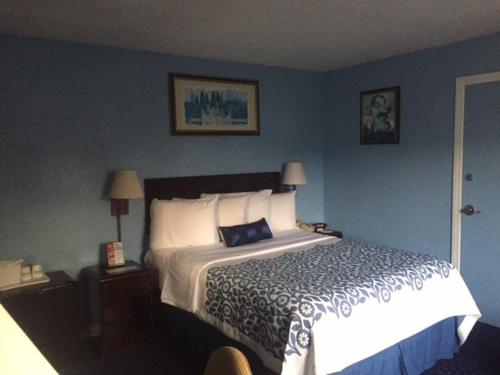 Days Inn by Wyndham Cleveland Lakewood in Lakewood, USA