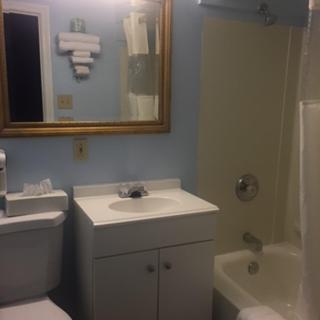 Days Inn by Wyndham Cleveland Lakewood - image 10