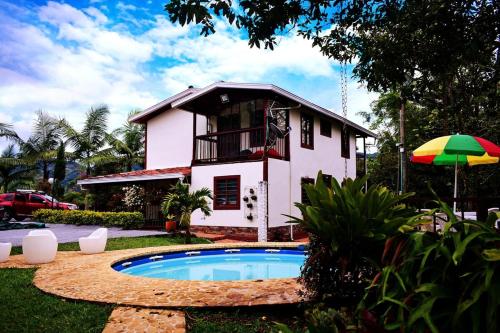Hermosa Finca en Guatapé con Piscina y Jacuzzi