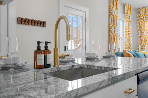 Royal Flush-6 King Beds-18 Mi To Mohegan in Norwich