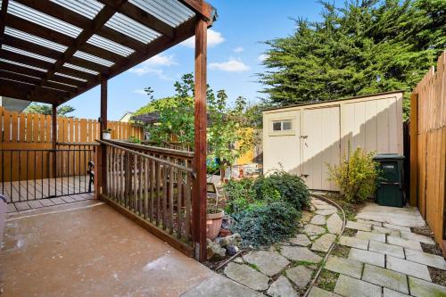 Beachy 1BR Escape with Sofa Bed - Golf & Beach Nearby in Pacifica