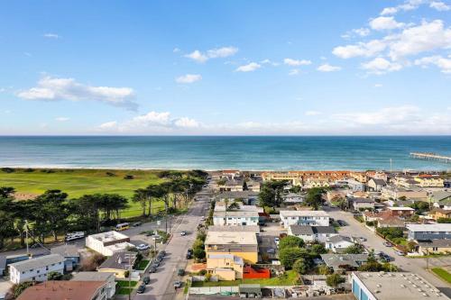 Beachy 1BR Escape with Sofa Bed - Golf & Beach Nearby in Pacifica