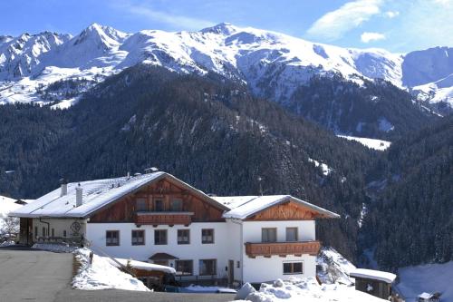 Alpengasthof Eppensteiner, Pension in Navis bei Schmirn