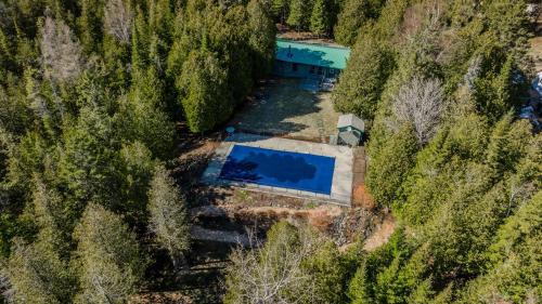Viesnīcas āriene, Whisk You Away Pool 4-Season 35min to Grotto in Pike Bay (ON)