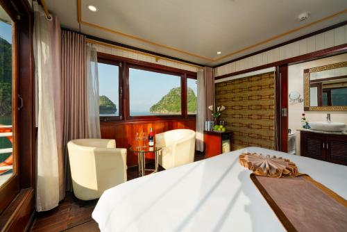 room detail thumbnail 2