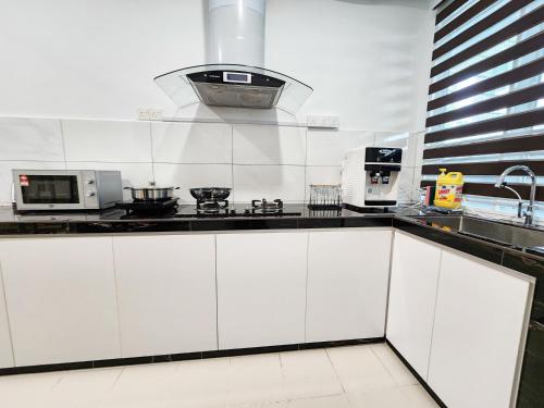Rawang Home near Aeon|15 Pax|WIFI|Game|Smart TV - image 13