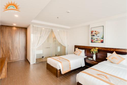 Standard Twin Room image 10