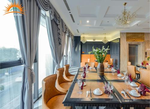 Restaurant, Khách sạn Solis Hotel in Riverside - Cam River / Old Harbour