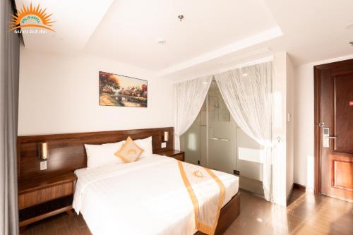 Standard Double Room image 7