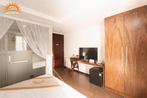 Standard Double Room image 9