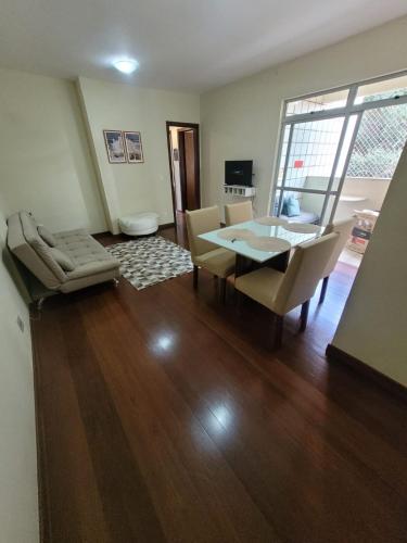 5 min from Savassi - Spacious and Fresh
