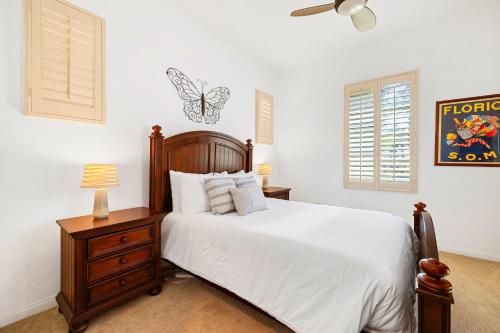 LV314 Stylish 3BR-4BA Legacy Villas Townhome - Tap to explore photos