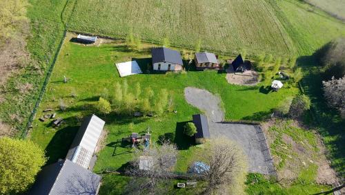 Szałas w Górach Izerskich, blisko Świeradów Zdrój i zamek Czocha, agroturystyka, ogrzewanie, klimatyzacja , plac zabaw, ognisko z rusztem i kijkami, żywe zwierzęta, latem basen