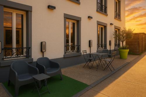 ทัศนียภาพภายนอกโรงแรม, Logis Hotel du Cirque Troyes centre historique in กลางเมืองโทรเย