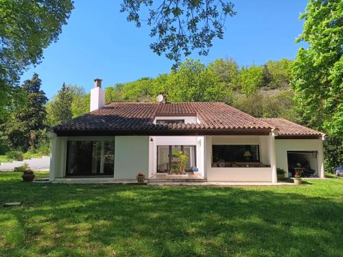 Maison de campagne avec lac privé gîte à louer Mireval-Lauragais