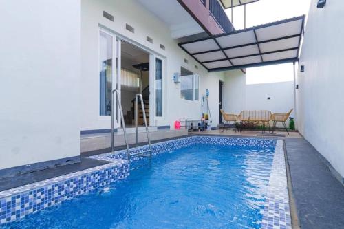 Azzalia 2 with Private Pool and Karaoke Room