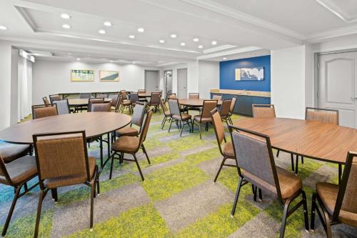 Spark by Hilton Woodbridge - 회의실/연회장