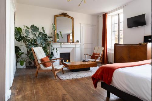 1 king bed, 1 twin bed