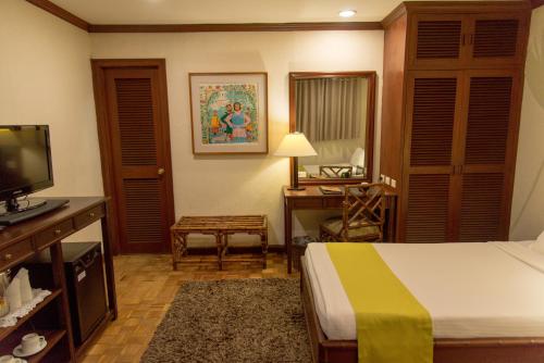 room detail thumbnail 2