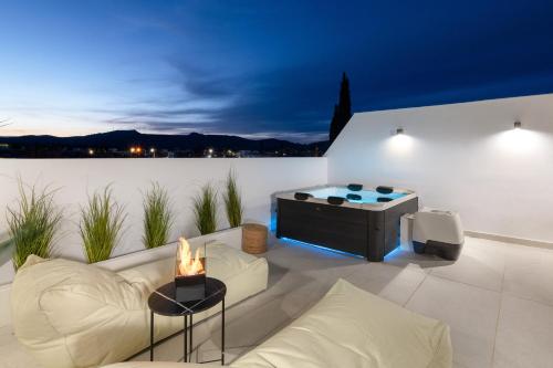 Onar -Quiet Luxury Suites with Private Jacuzzi-Ideal for Couples 4