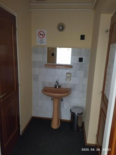 Double Room with Balcony image 6