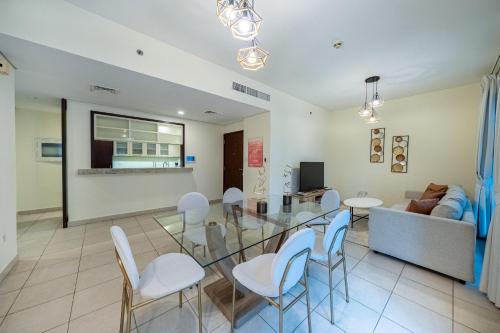 Spacious 2 bedroom apartment in Downtown Dubai - main image