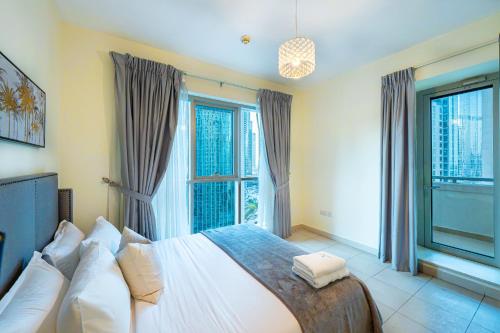 Spacious 2 bedroom apartment in Downtown Dubai - image 4