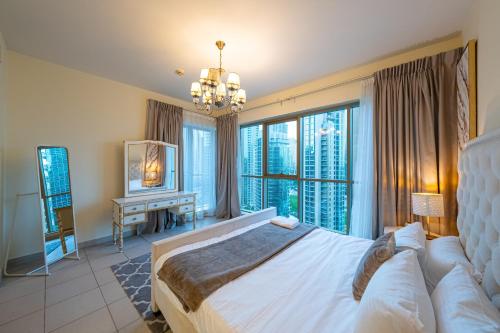 Spacious 2 bedroom apartment in Downtown Dubai - image 5