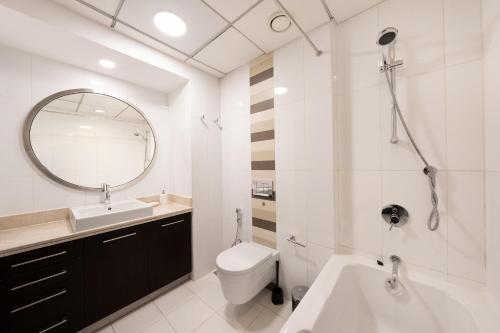Spacious 2 bedroom apartment in Downtown Dubai - image 11