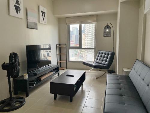 1BR Avida San Lorenzo Condo w Parking WiFi Tower 2 in Makati City, Manila