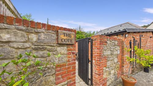 The Cote is a stunning rural barn beach 3 miles in Havenstreet