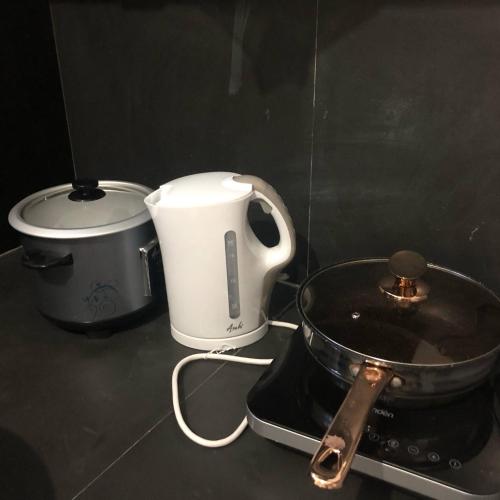 Kitchen, Che's Guest House with free parking near Hidden Valley Springs