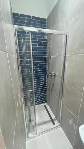mnmnnnm 999, Baden