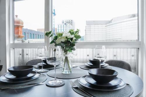 Elegant 2BR City Centre Balcony by Victoria, Manchester (fotografie 5)