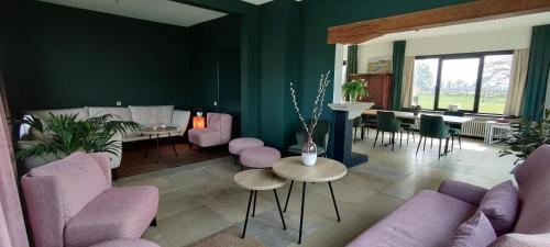 Het Weiland Villa Abondance met prachtig uitzicht in دامي