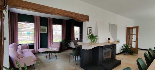 Het Weiland Villa Abondance met prachtig uitzicht in دامي