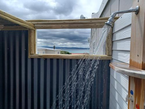 淋浴間, Vleesbaai family beach house in 博甘斯拜