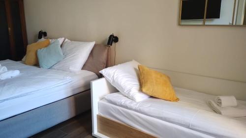 Quiet apartment in the city center near the metro with with balcony and parking, Praga (foto 8)