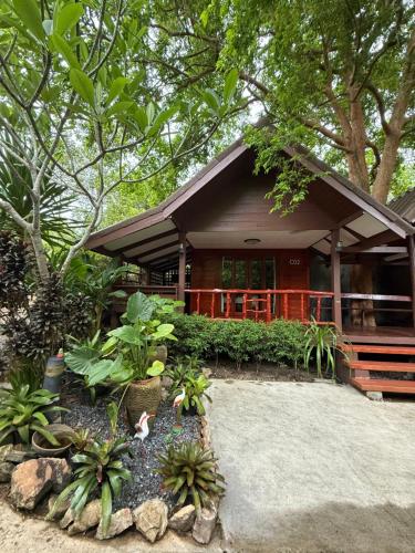 Siam Lanta Resort - SHA Extra Plus in Klong Tob Beach