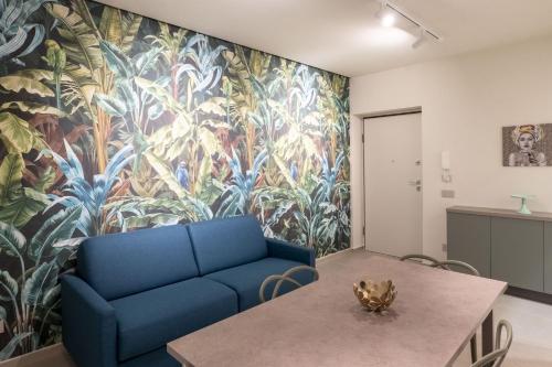 Deluxe One-Bedroom Apartment with City View image 5