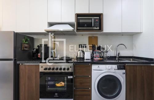 Elite LUX Holiday Homes - Modern Sleek Studio in Arjan Dubai, Дубай (фото 9)